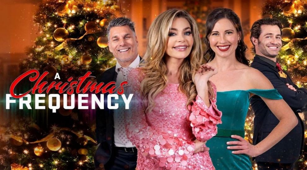 Denise Richards, guest star pe frecvența Crăciunului