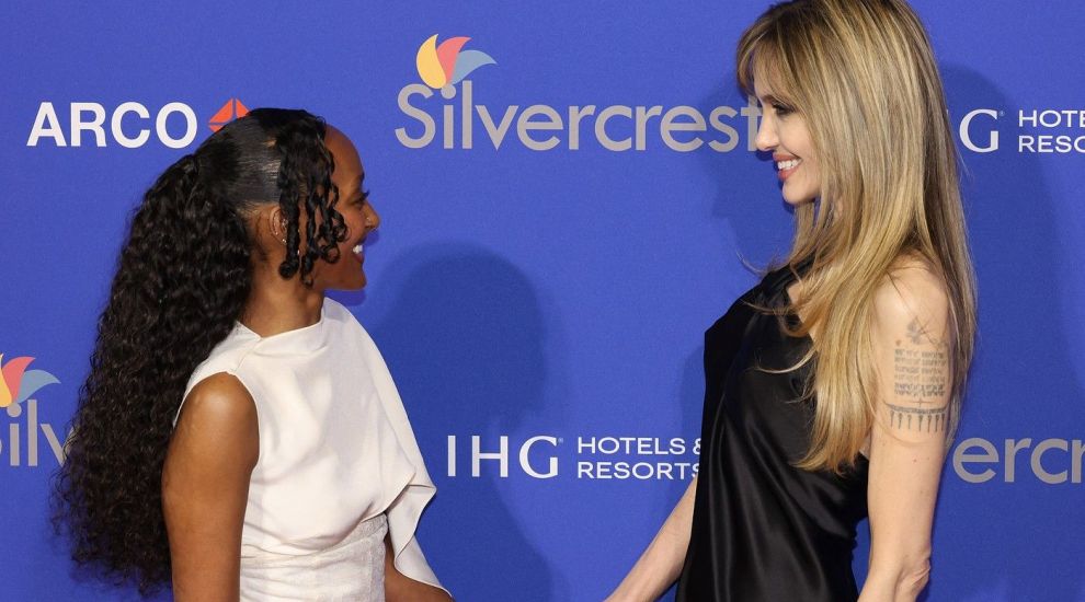 Angelina Jolie a mers cu fiica ei de 19 ani la Globurile de Aur