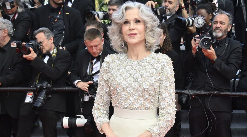 La 87 de ani, Jane Fonda încă ne servește lecții de eleganță și feminitate La 87 de ani, Jane Fonda încă ne servește lecții de eleganță și feminitate
