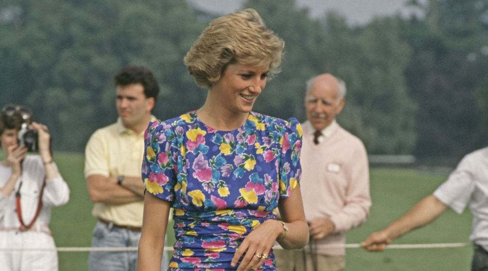 A leșinat după ce a licitat 520.000 de dolari pentru o rochie a regretatei Prințese Diana