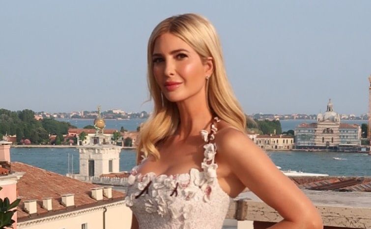 Fiica președintelui Trump a uluit cu ținutele ei la nunta lui Jeff Bezos cu Lauren Sanchez, una fiind o rochie de mireasă