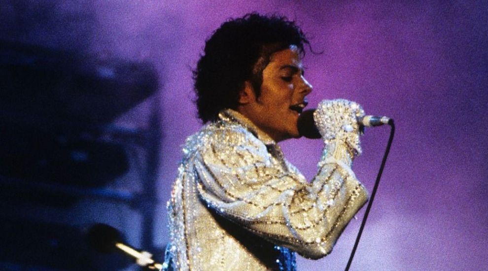 O șosetă purtată de Michael Jackson la un concert la Nisa în 1997 s-a vândut cu 6.200 de euro