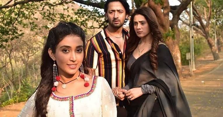 Între conflicte vechi și ură de clan, se naște adevărata dragoste în Soarta nu pune întrebări