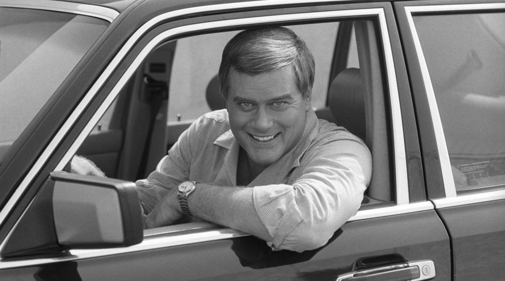 Știai că Larry Hagman a fost pilot militar? Iată și alte lucruri mai puțin știute despre starul serialului Dallas