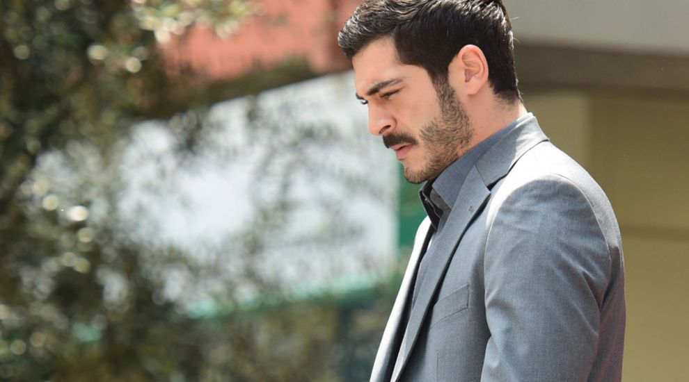 Șoc &icirc;n Turcia! Burak Deniz și alte vedete din showbizul de la Ankara au fost prinse cu consum de droguri