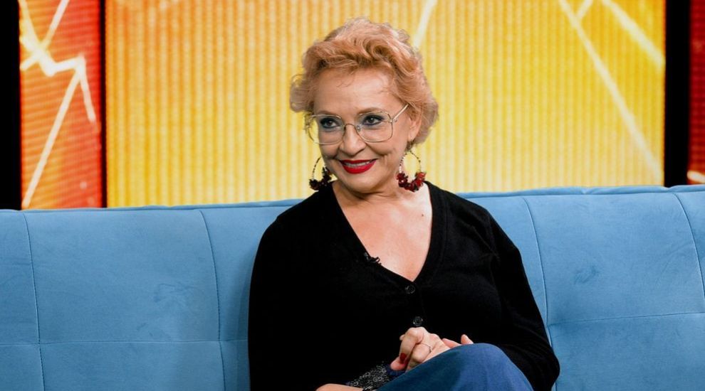 Mihaela Tatu, la &Icirc;ntrebarea Mesei Rotunde : După ce era să mor, am v&acirc;ndut casa și am plecat &icirc;n lume