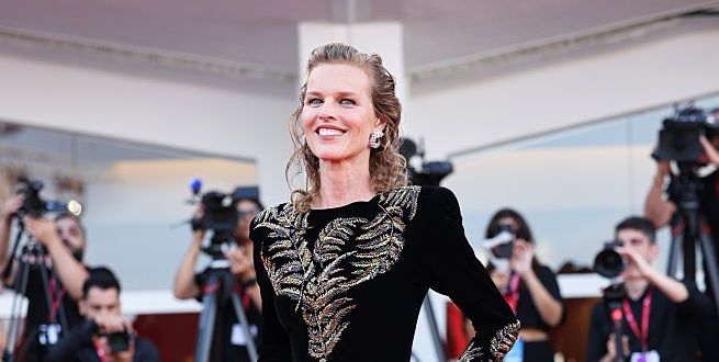 După două decenii, topmodelul Eva Herzigova s-a căsătorit cu cel căruia i-a dăruit 3 copii