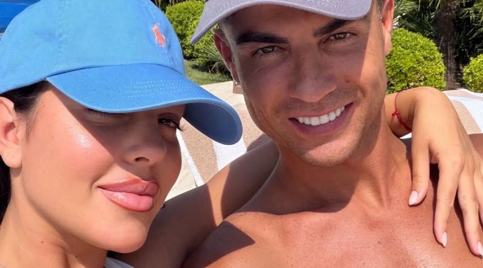 Cristiano Ronaldo și Georgina Rodr&iacute;guez s-au scăldat la propriu &icirc;n lux, &icirc;n timp ce restul lumii aștepta finala Mondialului