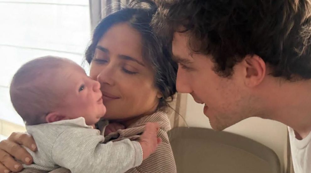 Salma Hayek a devenit bunică la 59 de ani