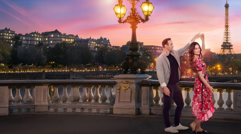 Două inimi se redescoperă peste ani, la Paris