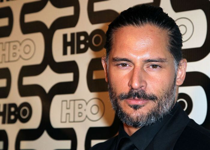 Transformare neașteptată pentru Joe Manganiello. La ce gest a recurs de când se află în izolare