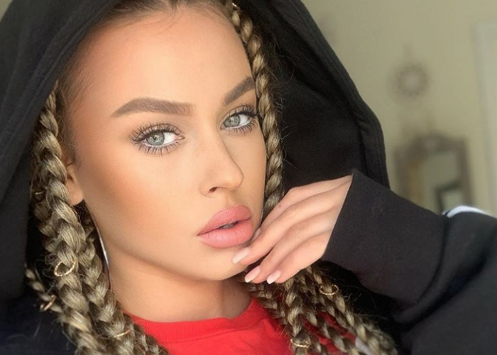 Misha, într-un costum de baie aproape invizibil. Imaginea cu care cântăreața a făcut senzație pe Instagram