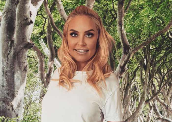Vica Blochina, apariție sexy într-o cămașa roșie. Ce imagini a postat vedeta pe contul de Instagram