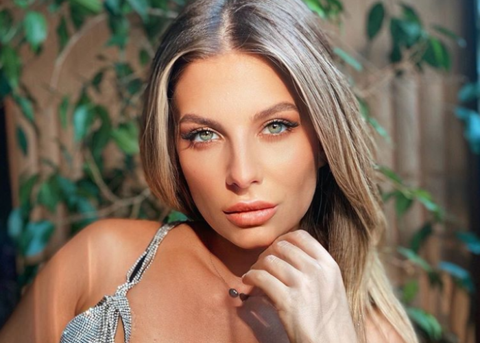Ana Baniciu se mândrește cu o siluetă de model. Cât de bine arată vedeta în costum de baie