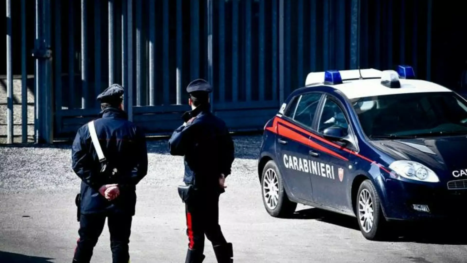 Cinci gălățeni au făcut ravagii &icirc;n Italia. Au furat cantităţi de aur şi argint &icirc;n valoare de 200.000 de euro