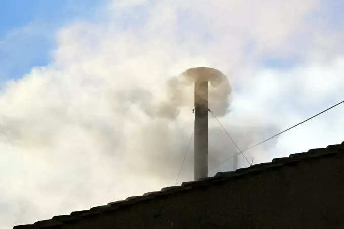 Fum alb la Vatican. A fost ales un nou Papă