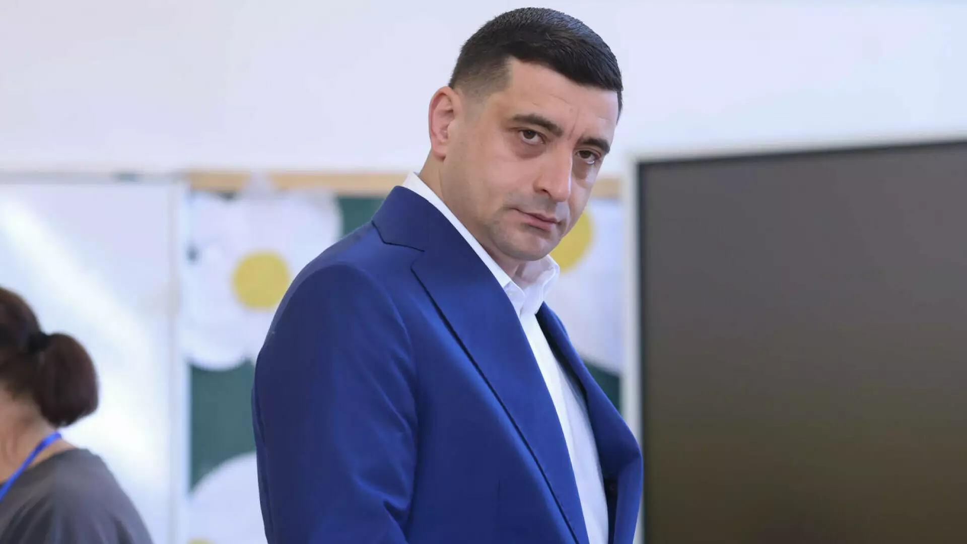 Simion acuză manipularea sondajelor: &bdquo;Firmele au ca misiune să ofere un scor str&acirc;ns care nu reflectă realitatea&rdquo;