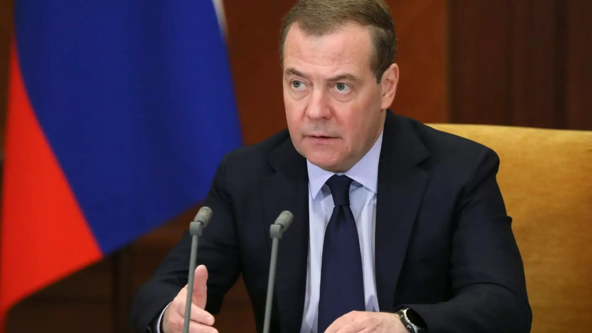 Dmitri Medvedev &icirc;l ameninţă pe Donald Trump cu al Treilea Război Mondial. &bdquo;Ştiu doar un singur lucru foarte rău&rdquo;