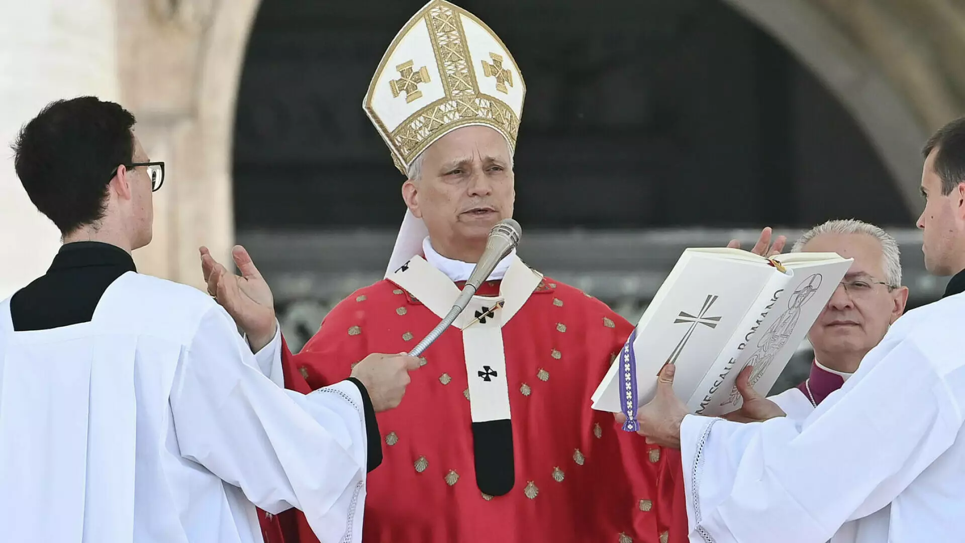 Papa Leon a criticat dur mișcarea naționalistă, &icirc;n timpul slujbei de Rusalii: &bdquo;Nu există loc pentru prejudecăți și ziduri&rdquo;