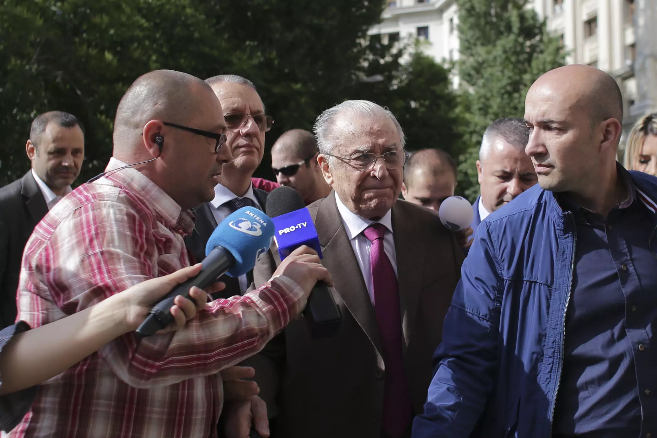 Ultima apariție publică a lui Ion Iliescu, internat la Spitalul SRI din București. &Icirc;n dosarul Mineriadei, a fost audiat acasă