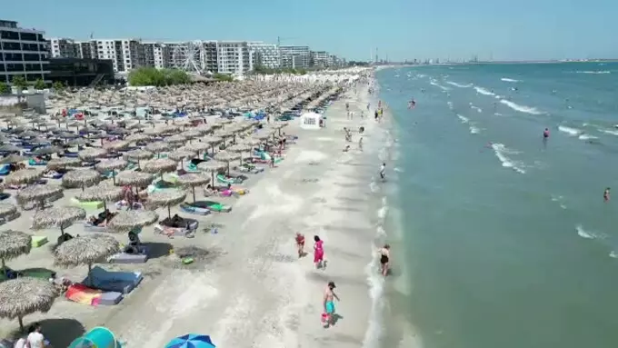 Voucherele de vacanță, &icirc;n noul sistem, țin turiștii departe. Rezervări mai puține și hotelieri &icirc;n dificultate