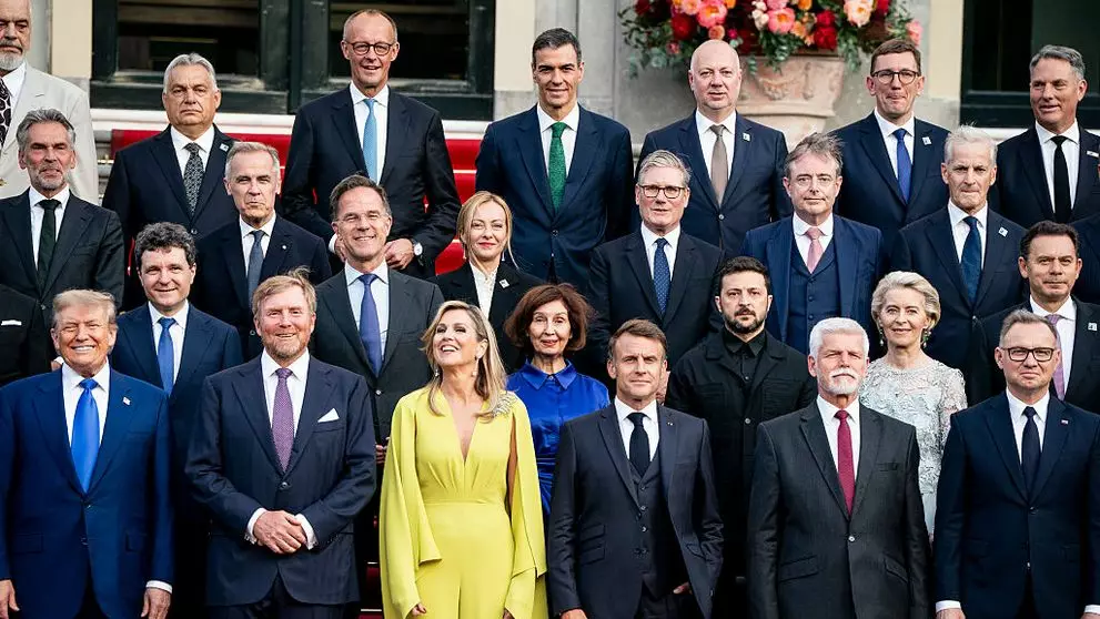 Motivul pentru care Donald Trump și Volodimir Zelenski au fost plasați la distanță &icirc;n poza de grup de la summitul liderilor NATO