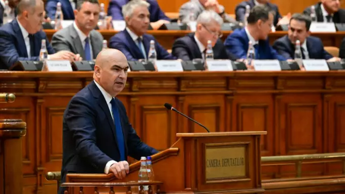 Moţiunea de cenzură, citită &icirc;n plen. Bolojan: &Icirc;n afară de un exerciţiu politic, ce rost are această moţiune?