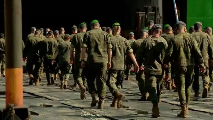 MApN oferă 12.285 lei net tinerilor care fac patru luni stagiu militar voluntar. Legea ar putea intra &icirc;n vigoare din toamnă