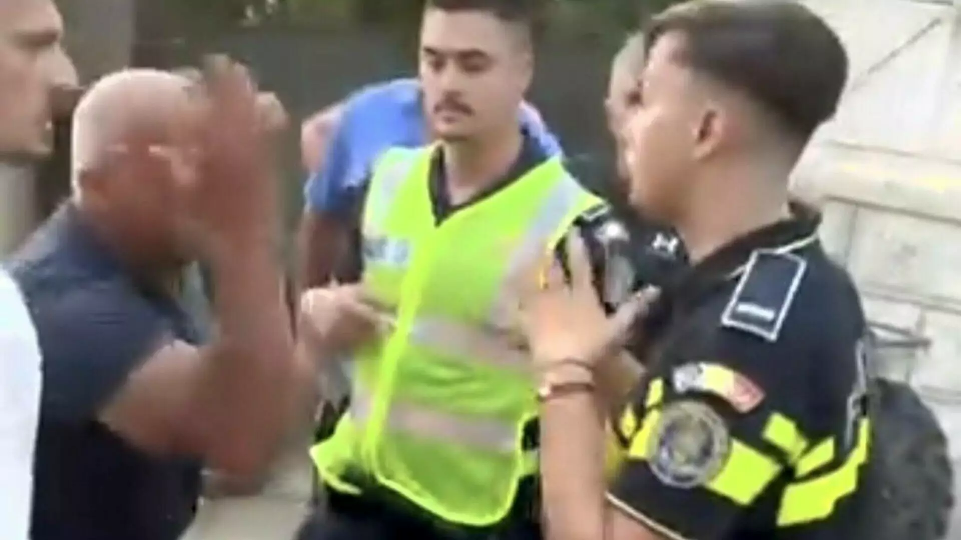 Alte șase persoane sancționate &icirc;n cazul polițistului agresat &icirc;n Caraș-Severin, după ce a oprit un t&acirc;năr beat pe ATV