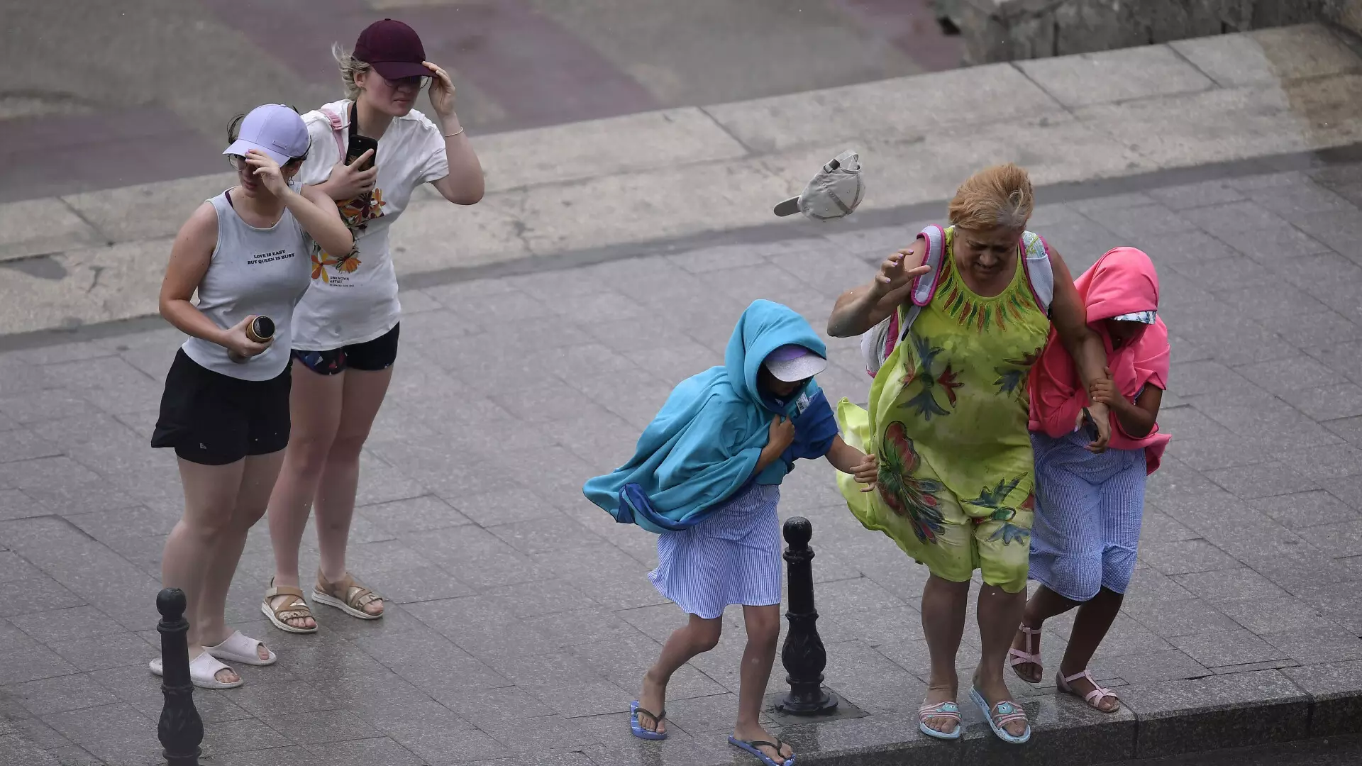 Rom&acirc;nia, &icirc;mpărțită &icirc;ntre caniculă și vijelii. Zonele vizate de fenomenele meteo extreme. HARTĂ