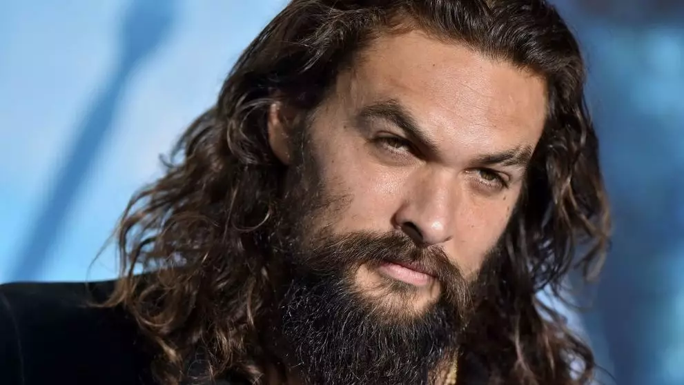 Cum a renunțat Jason Momoa la fumat, deși consuma trei pachete de țigări pe zi Sursă: https://www.protv.ro/articol/115644-cum-a-renuntat-jason-momoa-la-fumat-desi-consuma-trei-pachete-de-tigari-pe-zi-pur-si-simplu-am-murit