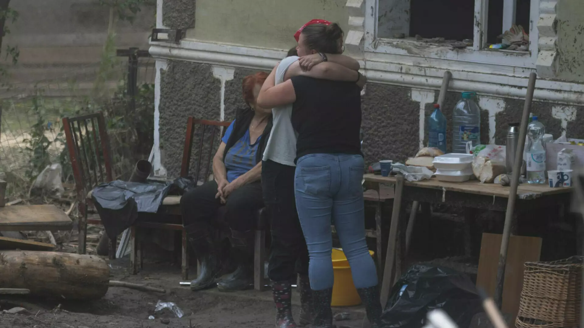 C&acirc;ți bani a primit o familie din Broșteni care avea asigurare facultativă pentru locuința distrusă de inundații