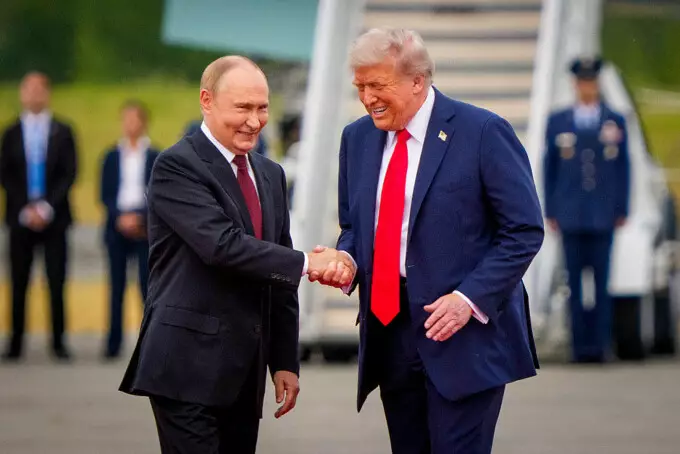 Trump dă ultimatumuri aliaților, Putin nu se mai obosește să mintă că vrea pace. Glumă amară la Kiev: &rdquo;&Icirc;i dăm tot ce trebuie&rdquo;