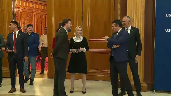 Reducerea numărului de parlamentari st&acirc;rnește noi tensiuni. UDMR și minoritățile amenință că rup coaliția