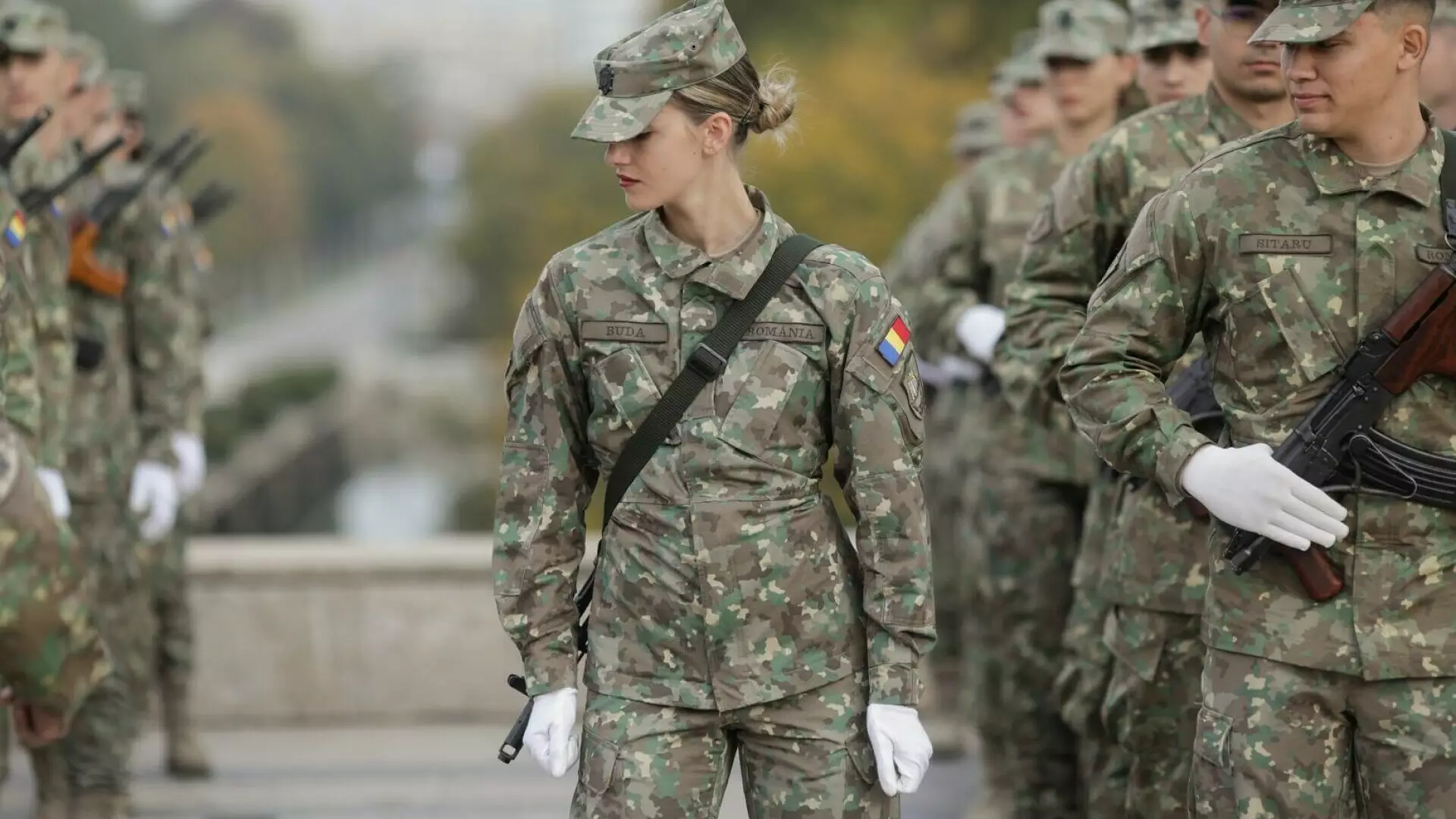 Șeful Armatei: Toți rom&acirc;nii, bărbați și femei, ar trebui să știe să tragă cu arma. Suntem pregătiți să-i instruim