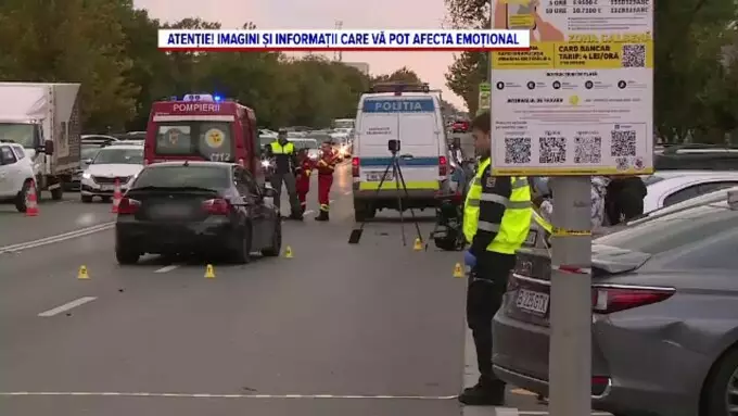 Momentul &icirc;n care mama și fetița &icirc;n cărucior au fost spulberate de BMW pe trecere. Femeia a murit, copilul e rănit. VIDEO