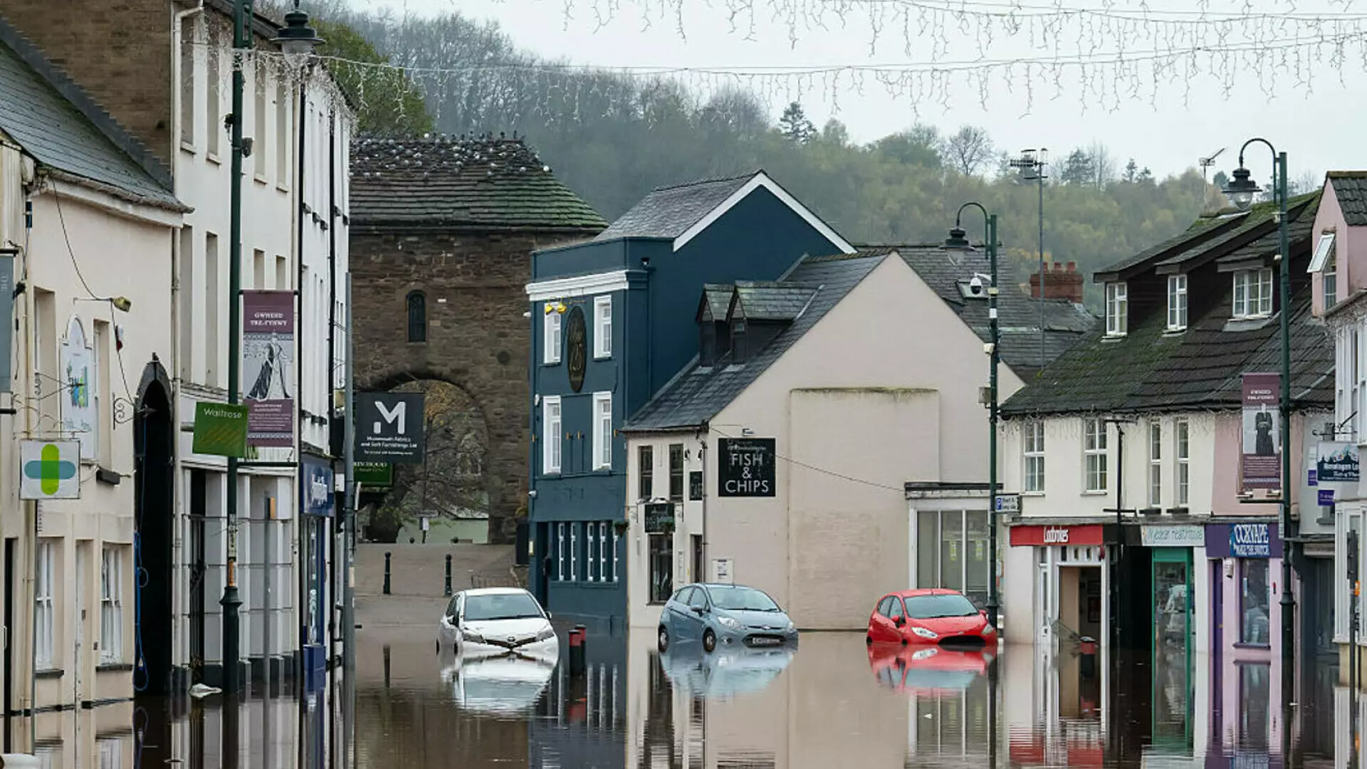 Furtuna Claudia a provocat pagube &icirc;n Marea Britanie: Trafic paralizat și avertismente de inundații severe. GALERIE FOTO