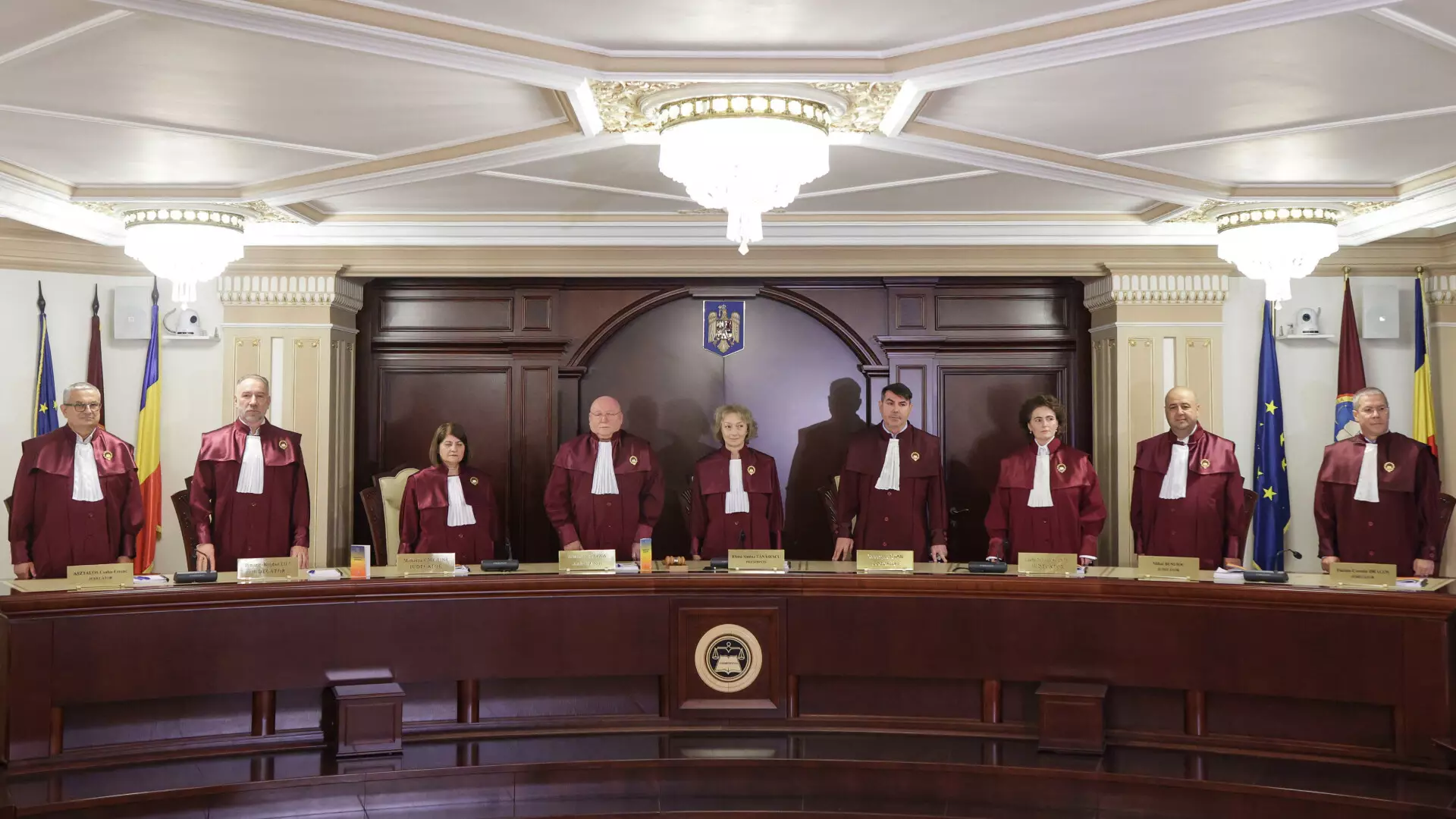 Senatul a votat eliminarea bonusului echivalent cu venitul net pe șase luni pentru judecătorii CCR la final de mandat