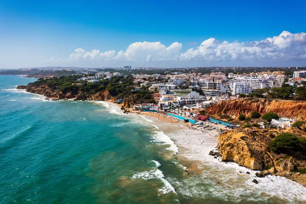 Unde se află &bdquo;California de Europa&rdquo;. La doar patru ore de București, a fost premiată pentru cele mai frumoase plaje