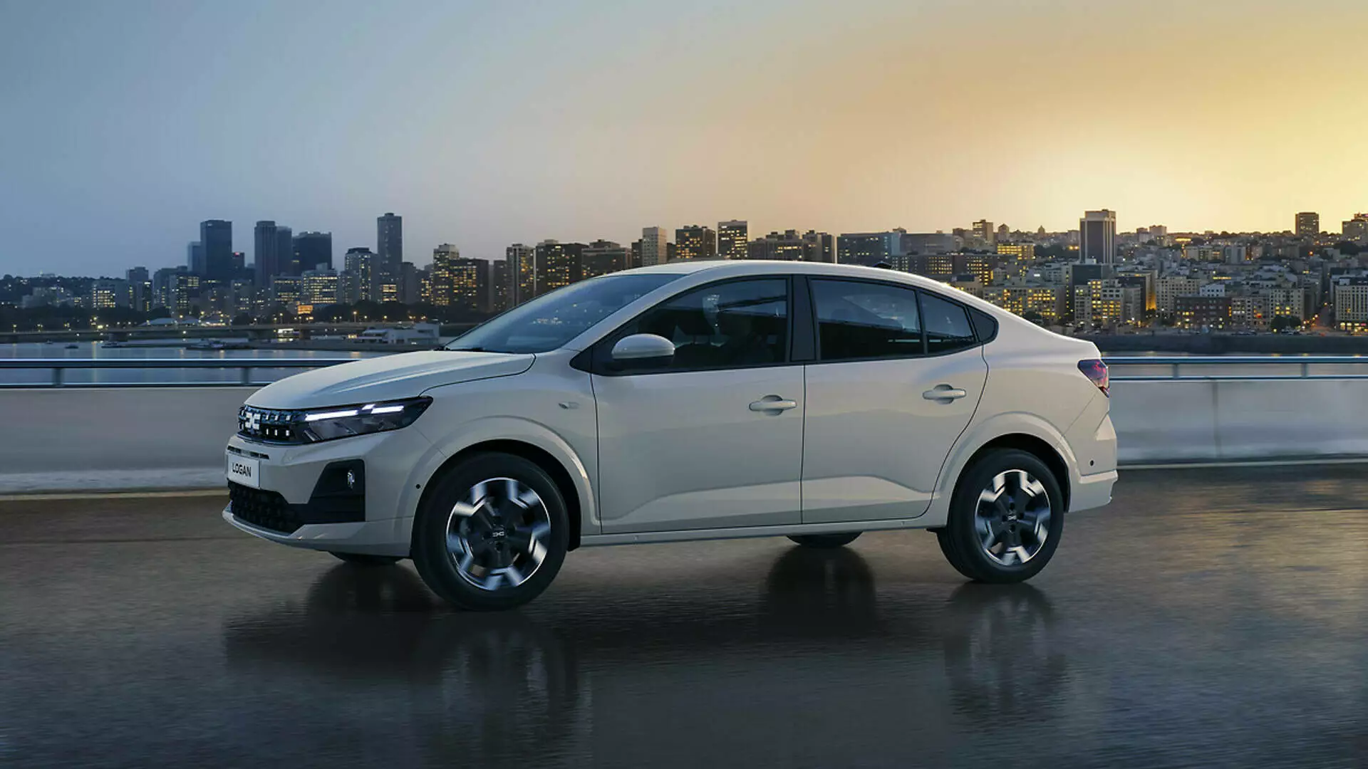 FOTO Dacia anunță că noul Logan poate fi comandat &icirc;n Rom&acirc;nia. C&acirc;t costă una dintre cele mai v&acirc;ndute mașini de pe piața locală