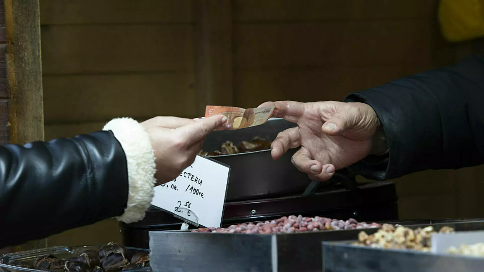 Record de scumpiri &icirc;n Bulgaria după trecerea la euro. P&acirc;inea și produsele de bază aproape s-au dublat &icirc;n doar 48 de ore