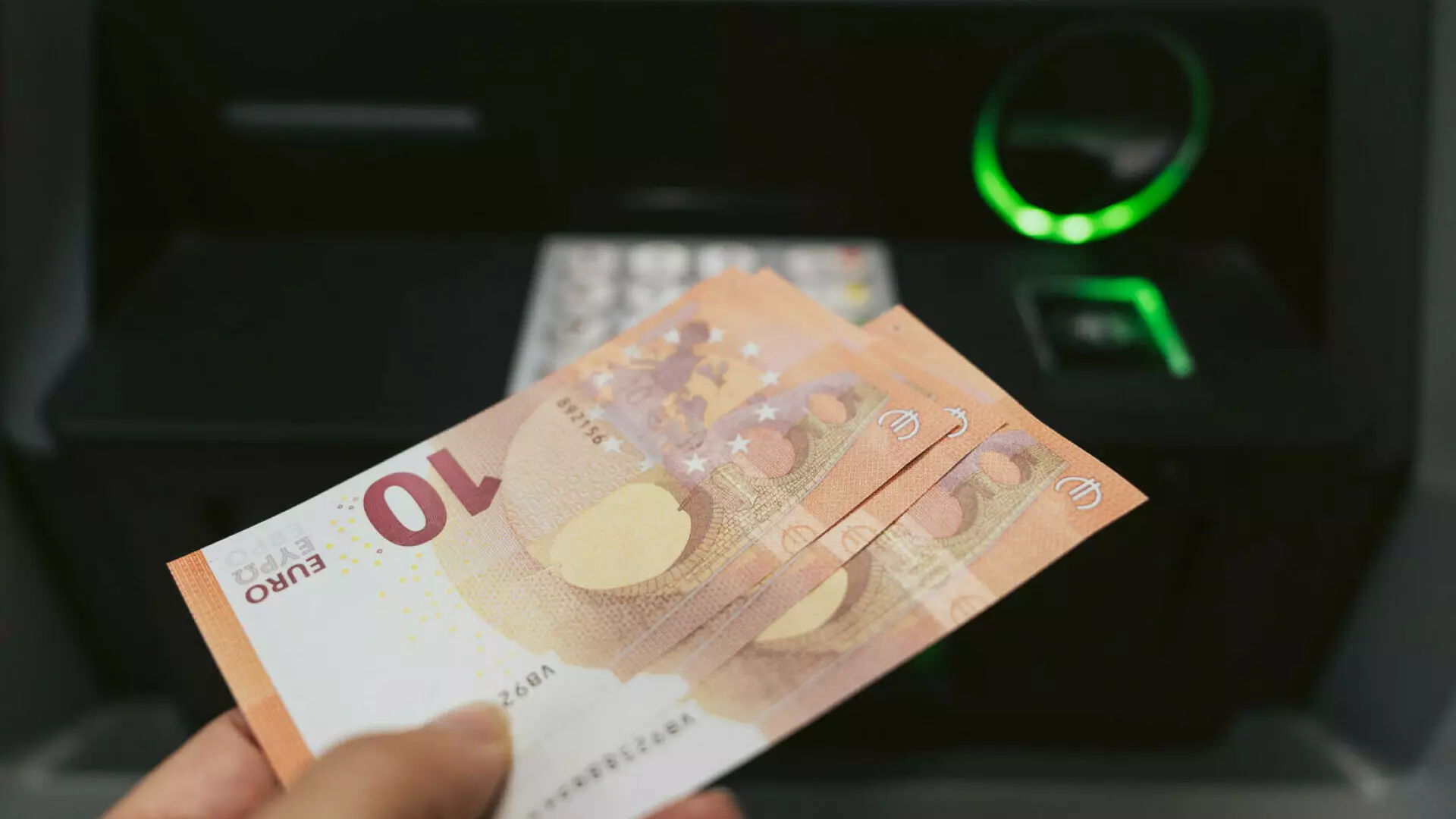 Problemele cu care se confruntă Bulgaria în primele două săptămâni de la trecerea la zona euro. Ce blocaje au fost până acum