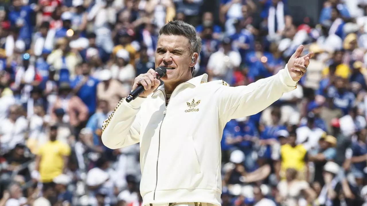 Robbie Williams a depășit The Beatles în topurile britanice. Imaginea artistului care a renăscut | GALERIE FOTO