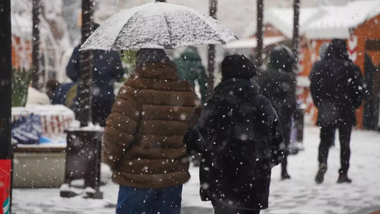 Gerul și ninsorile revin în România. Jumătate de țară, sub cod galben de temperaturi extrem de scăzute și viscol