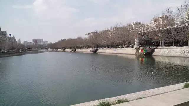 Râul Dâmbovița, viitoarea atracție a Bucureștiului. Autoritățile vor să-l transforme într-o promenadă urbană „ca afară”