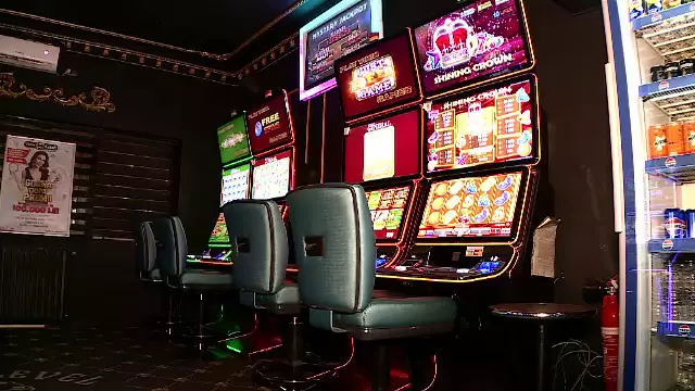 Primele orașe din ţară care au interzis sălile de jocuri de noroc. Autorităţile locale nu vor mai da avize de funcţionare