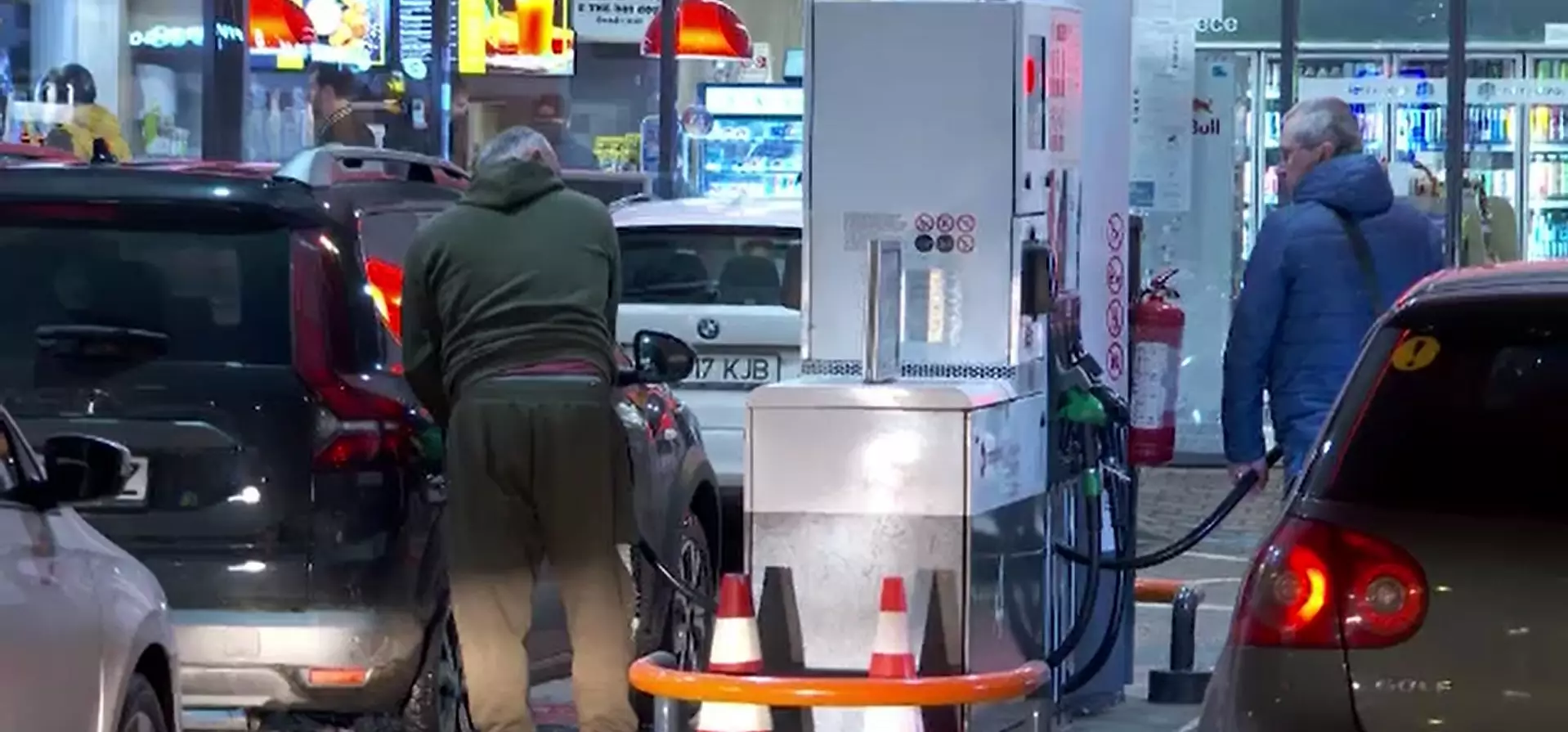 Cum au reacționat românii la scăderea prețului motorinei. Unele stații vând deja combustibil mai ieftin