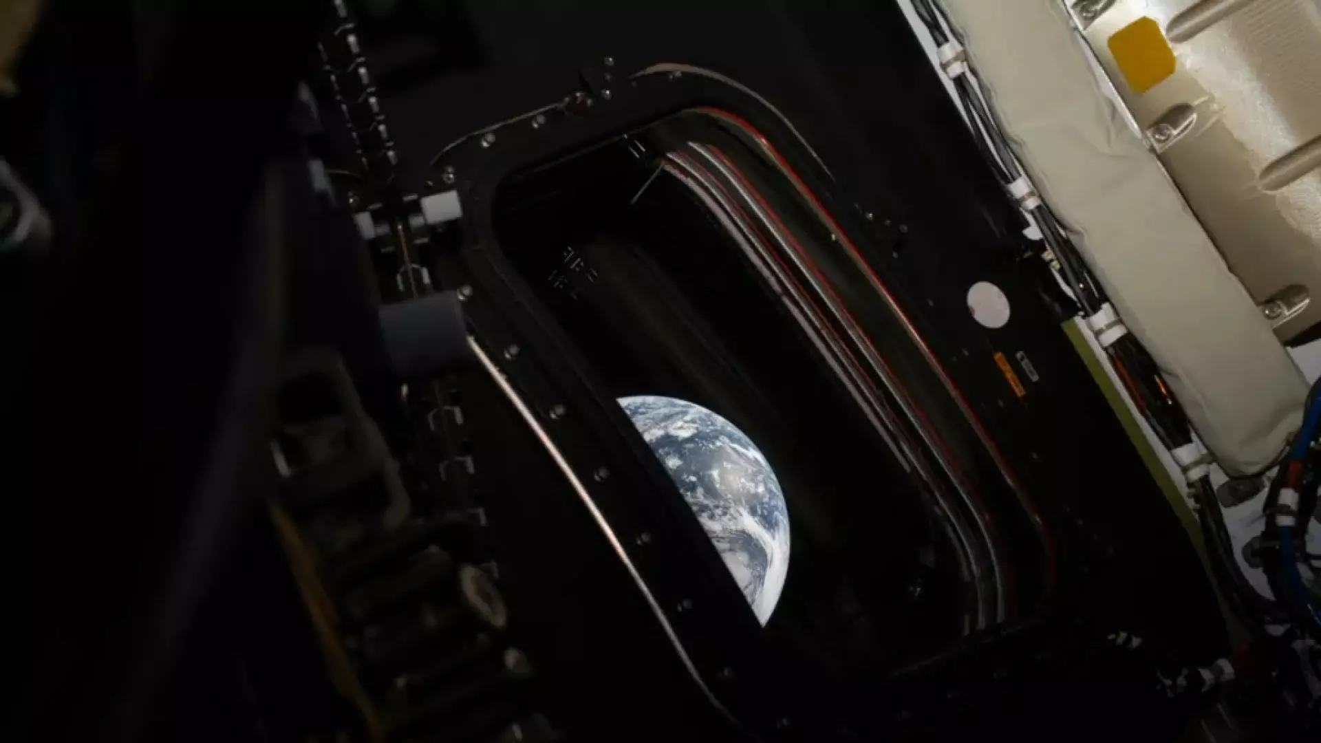 Cum arăta Pământul în urmă cu cinci decenii și cum arată acum. Imagini spectaculoase din misiunea Artemis II