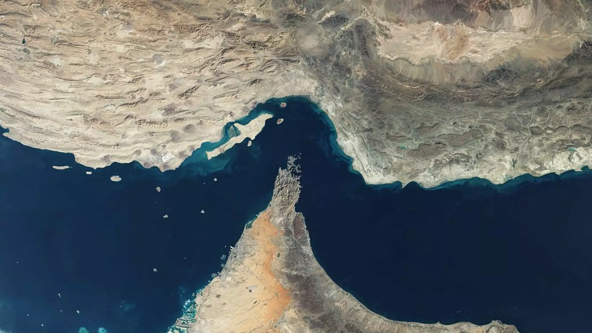 Ce se întâmplă în Strâmtoarea Ormuz la câteva ore după anunţarea încetării focului între SUA şi Iran