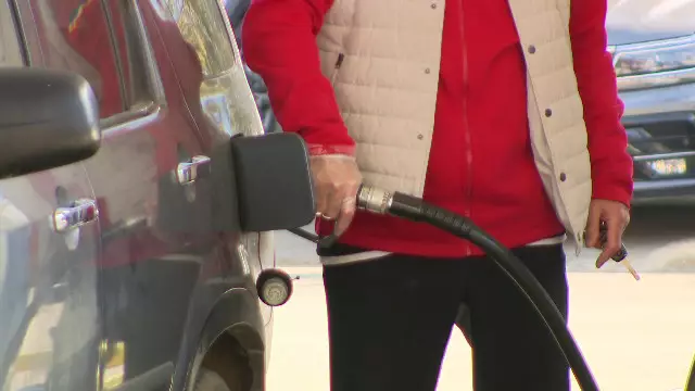 Ce fac mulți șoferi pentru a reduce consumul de carburanți. Unii au apelat la soluții mai puțin obișnuite